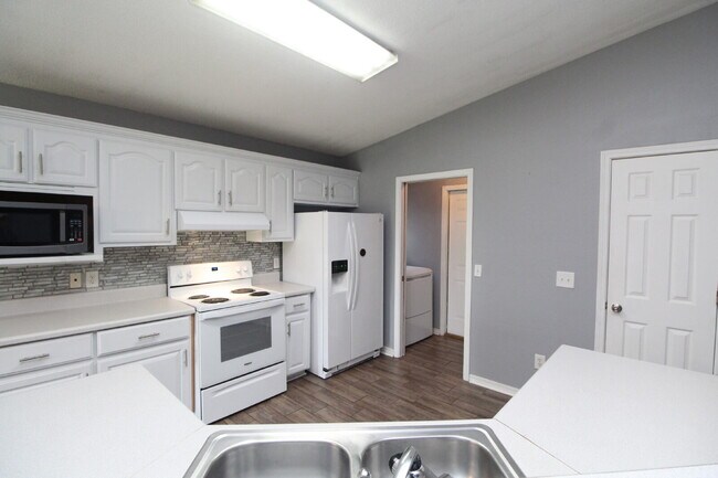 Building Photo - Spacious Southwest Pensacola Home with 2-Car Garage & Fenced Yard – ½ Off First Month’s Rent!