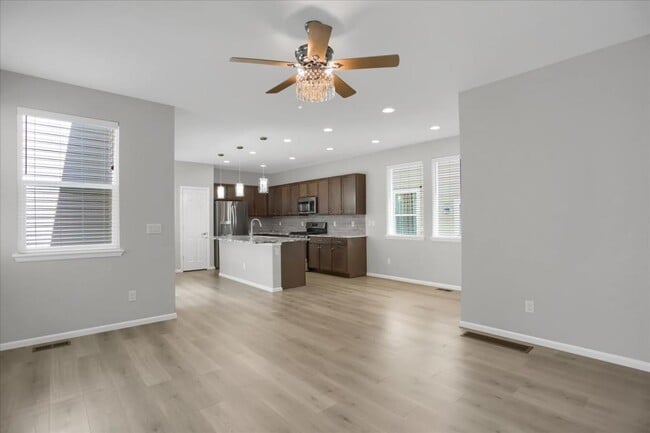 Building Photo - 18932 High Point Blvd