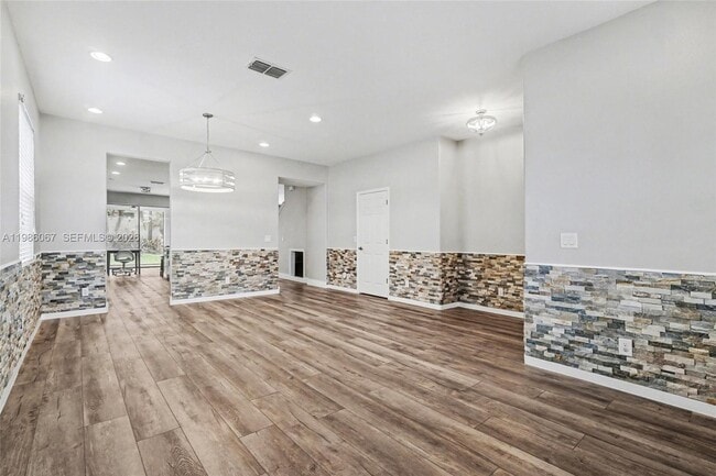 Building Photo - 2251 Napone Ln