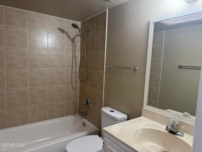 Building Photo - 1531 Common Dr