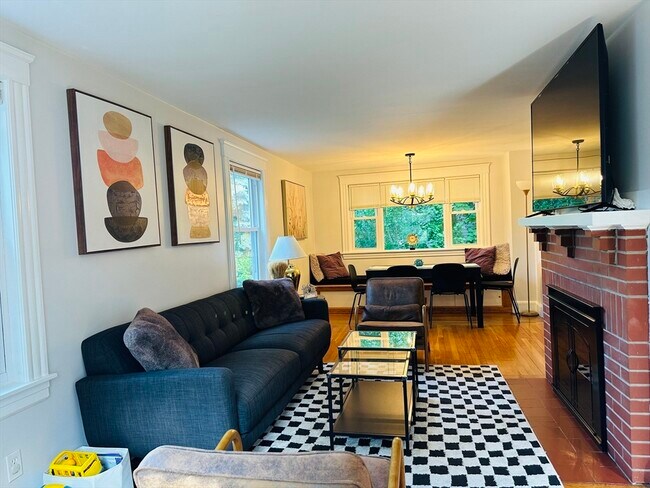 Building Photo - 20 Rockview Rd