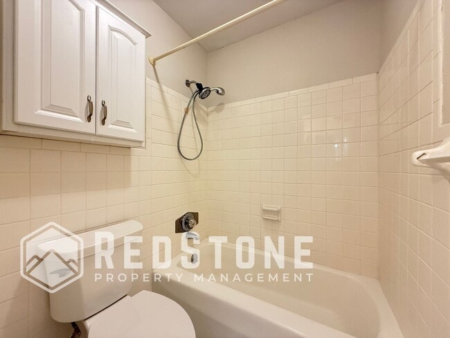 Building Photo - 136 Westview Dr