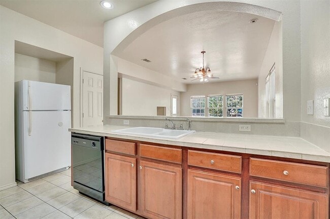 Building Photo - 2115 E 18th St