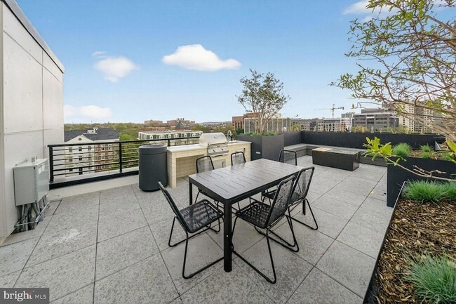 Building Photo - 811 N Columbus St