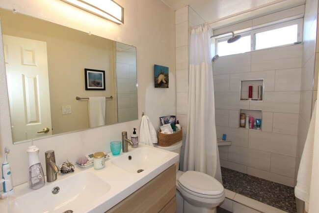 Building Photo - Gorgeous 4 Bedroom 2 Bathroom house in Poway