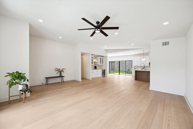 Building Photo - 10159 Brinwood Dr