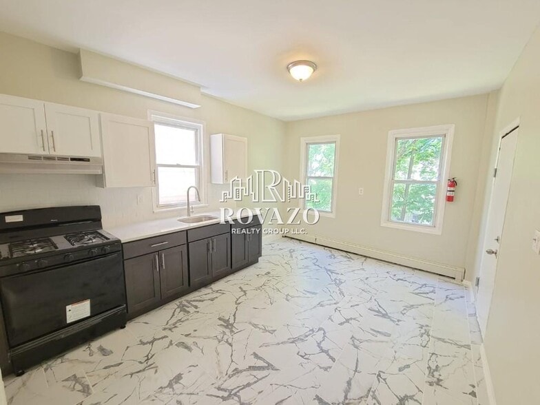 Building Photo - 525 21st St