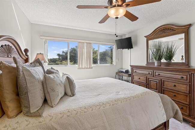 Building Photo - 1651 SW 127th Ave