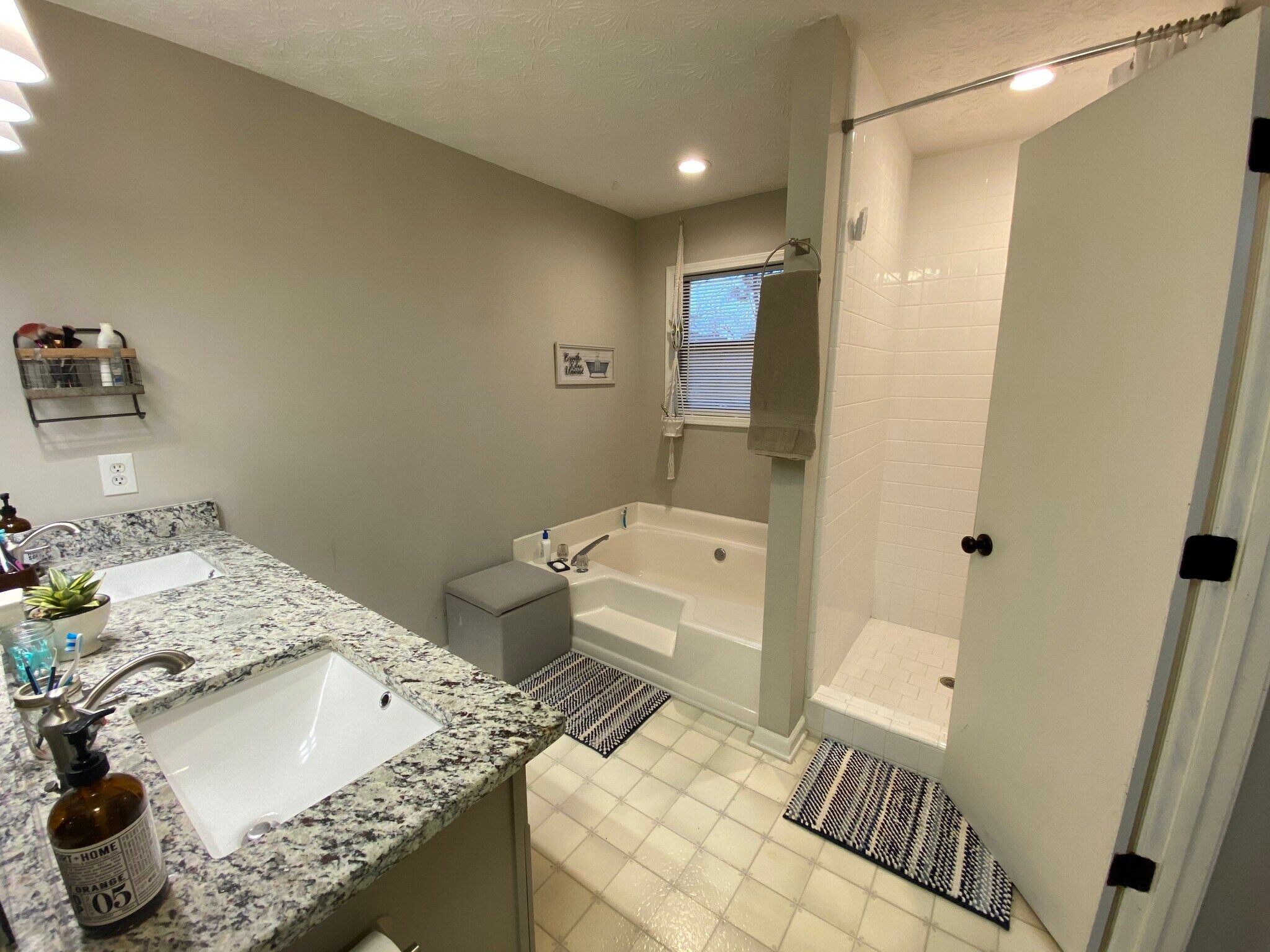 Building Photo - 1095 Mountain Springs Dr NW