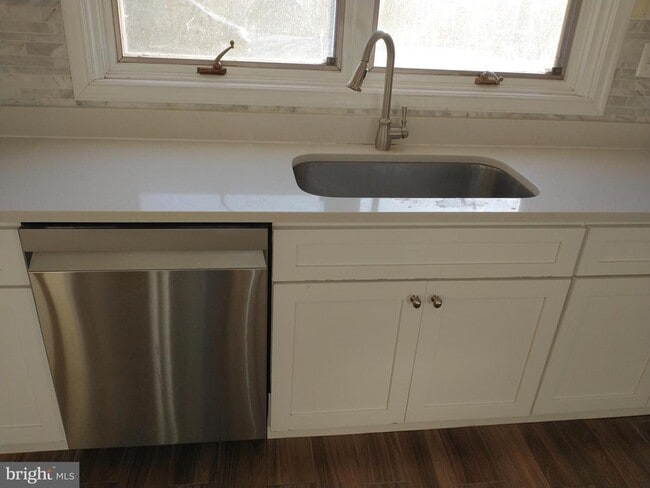 Building Photo - 512 Dartmouth Dr