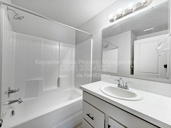 Building Photo - 2304 E Spice Lp