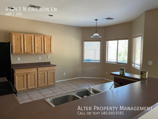 Building Photo - 41243 N Ericson Ln