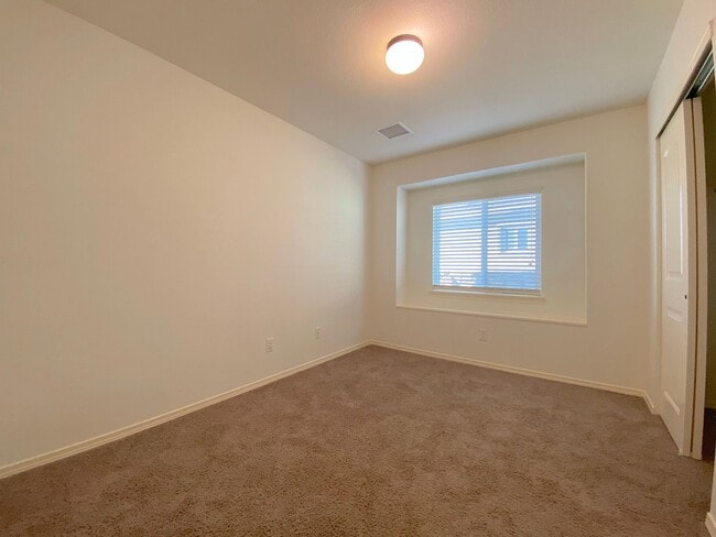 Building Photo - East El Paso 4 bed Refrig A/C with Solar Panels!