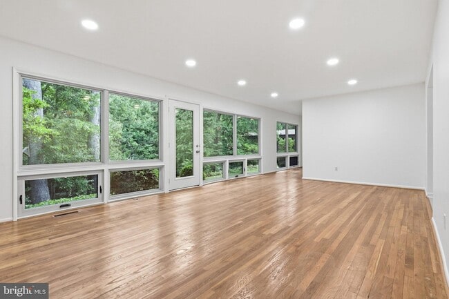 Building Photo - 8804 Mansion Farm Pl