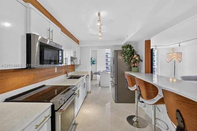Building Photo - 2401 Collins Ave