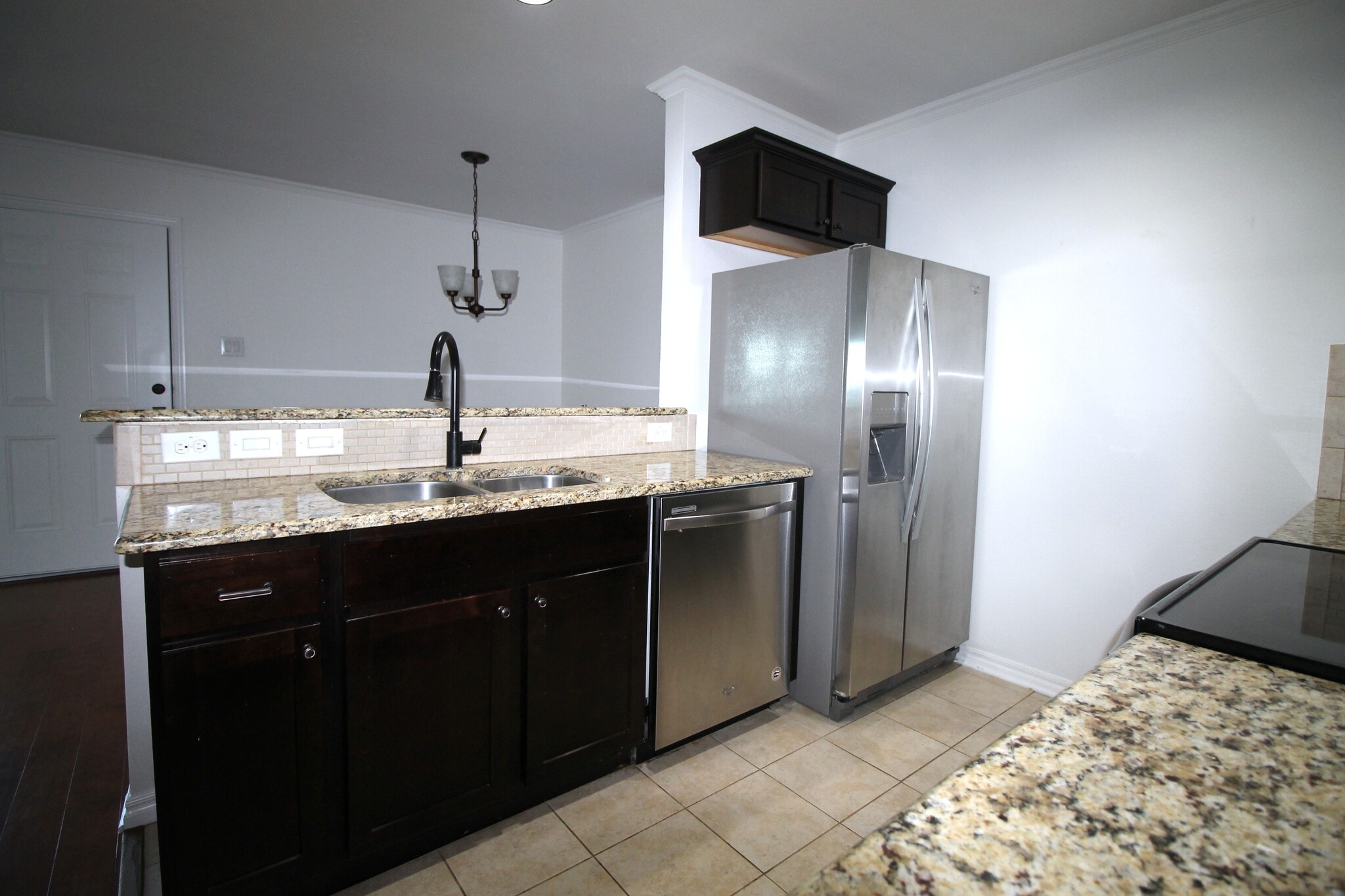Building Photo - 935 /937 Robineta Ln