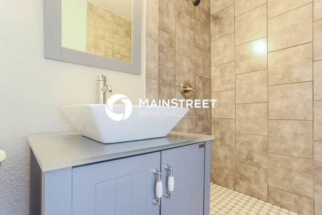 Building Photo - 4 Bedroom Pet-Friendly Home in AURORA, CO with Main Street Renewal