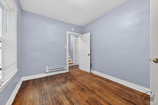 Building Photo - $1550 4 bedroom