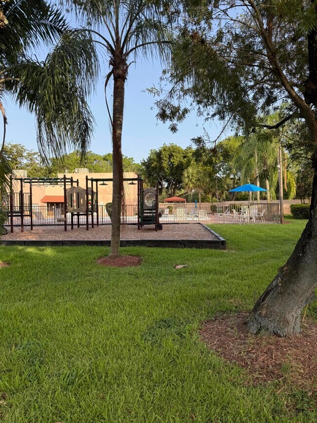 Building Photo - 1041 NW 124th Ave