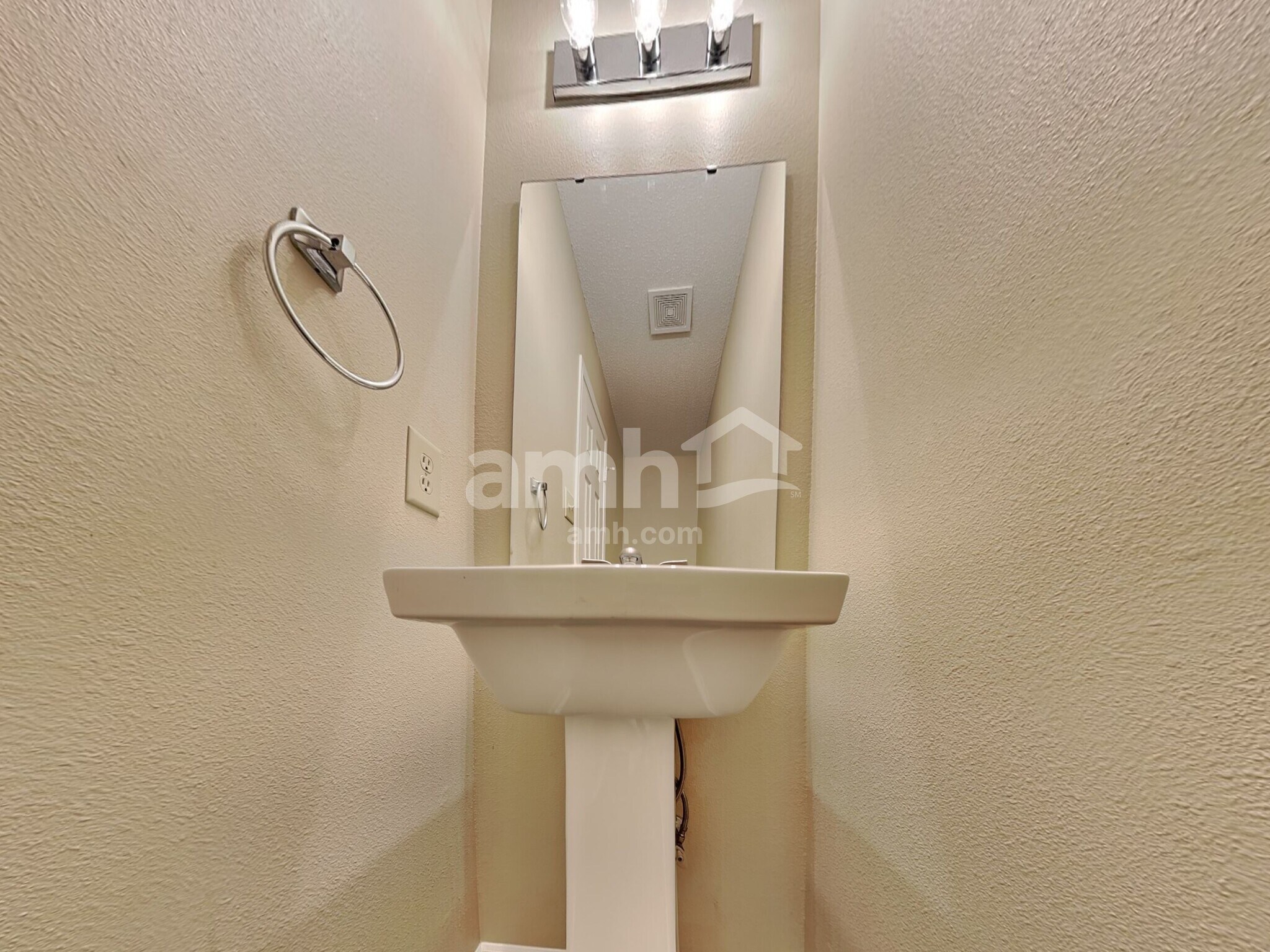 Building Photo - 10383 Homestead Dr