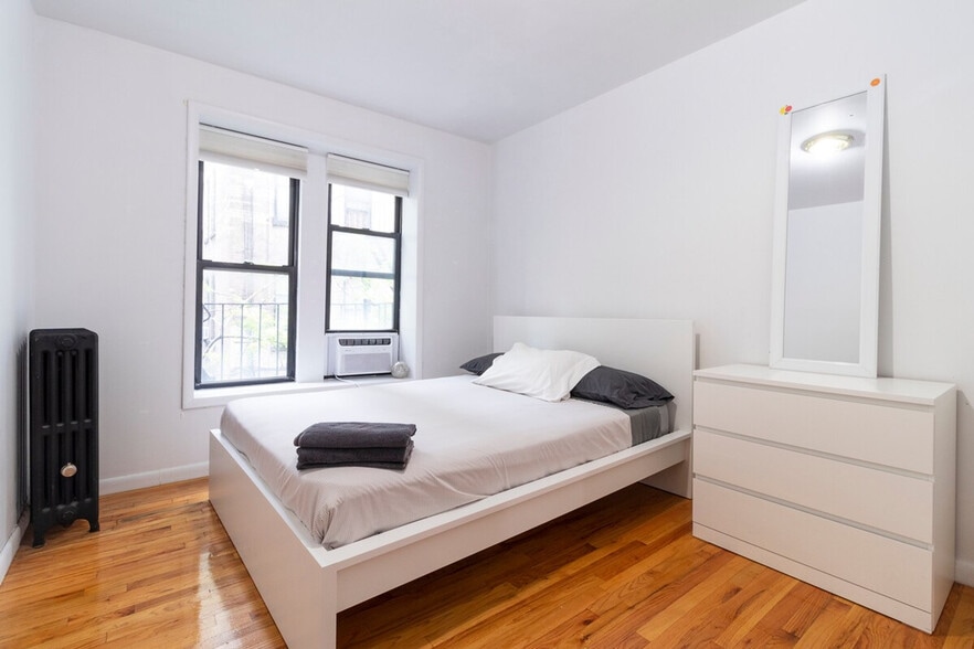 Building Photo - 320 E 93rd St