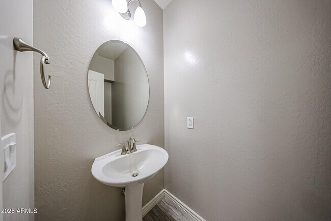 Building Photo - 2736 E Mews Rd