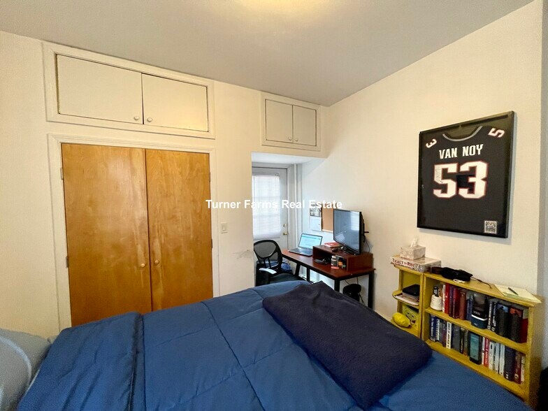 Building Photo - 38 Newton St