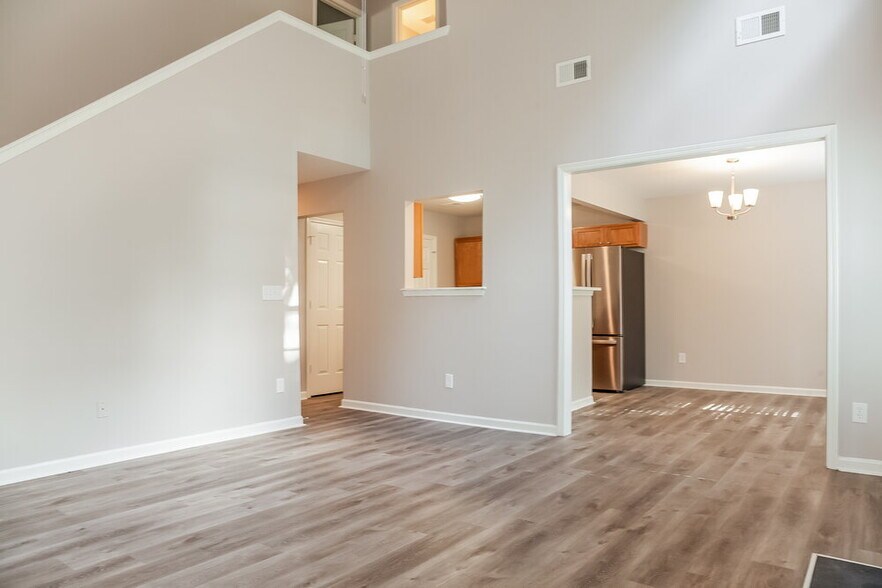 Building Photo - 532 Moss Stream Ln