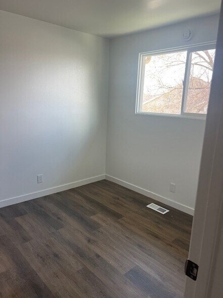 Building Photo - 7426 Launa Dr
