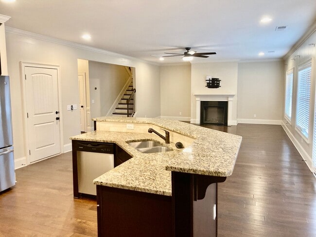 Building Photo - 8758 Crenshaw Dr