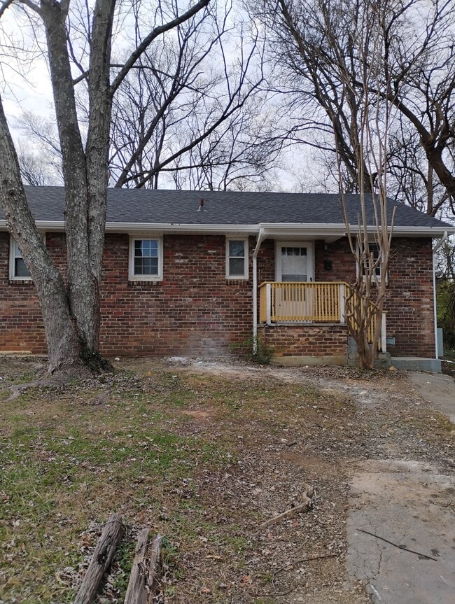 Building Photo - 2103 Major Ave