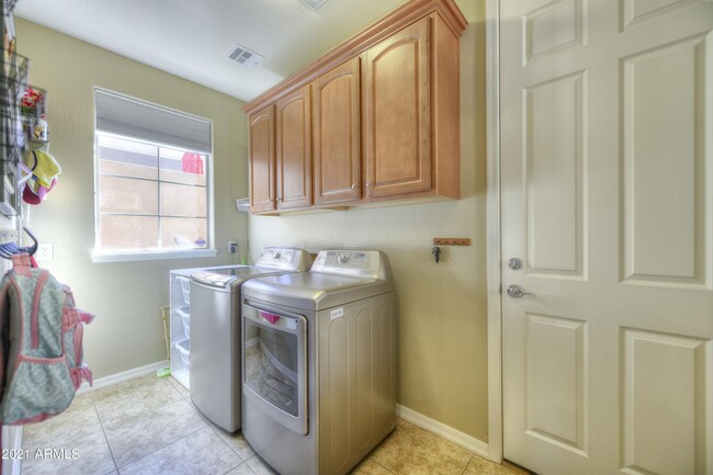 Building Photo - 9273 E Western Saddle Way