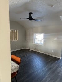 Building Photo - 2 Bedroom 2 Bath