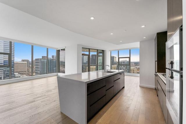 Building Photo - 2 bedroom in Bellevue WA 98004