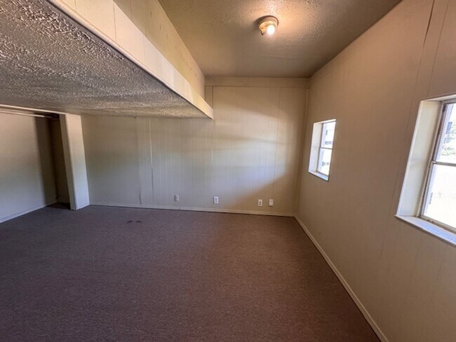 Building Photo - 2916 Shirley Ln