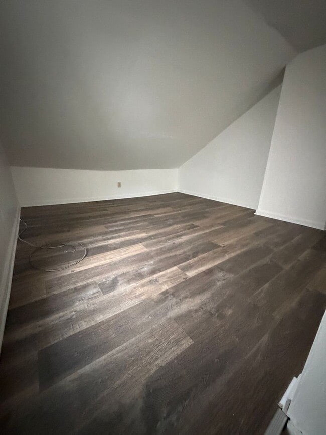 Building Photo - AVAILABLE FOR SHOWING 3!!! BR/1 BA.