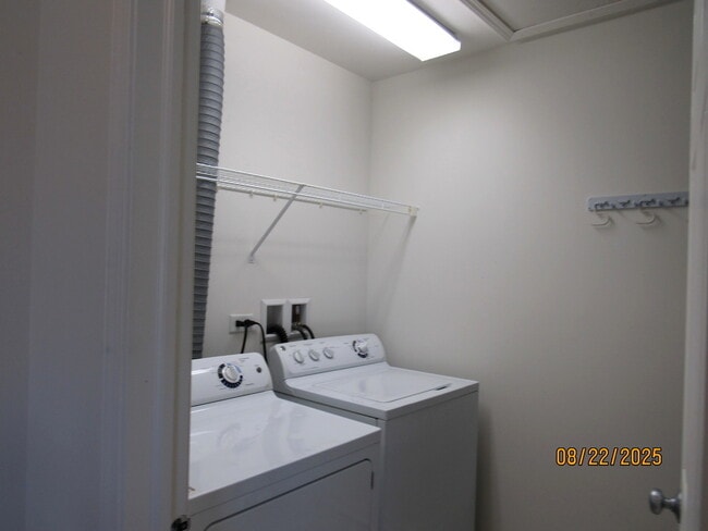 Building Photo - 410 S Jade Ln