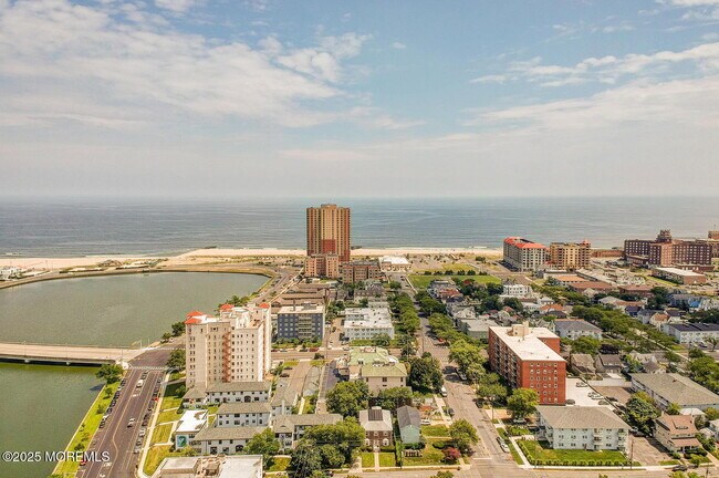 Building Photo - 510 Deal Lake Dr