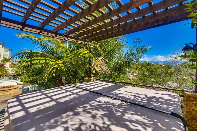 Building Photo - Beautiful 4 bedroom, 4.5 bathroom Home in the Varadero Community