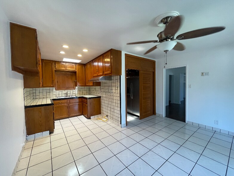 Building Photo - 15332 Castana Ave