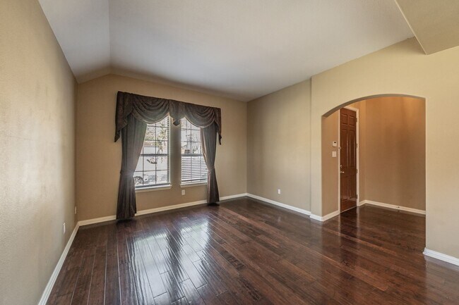 Building Photo - 3504 Oliver Dr