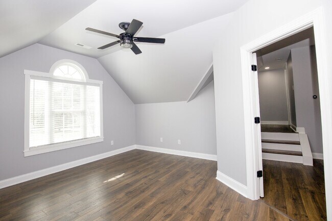 Building Photo - "Spacious and Inviting 2620 sq. ft. Home i...