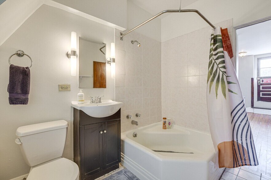 Building Photo - 5429 S Blackstone Ave