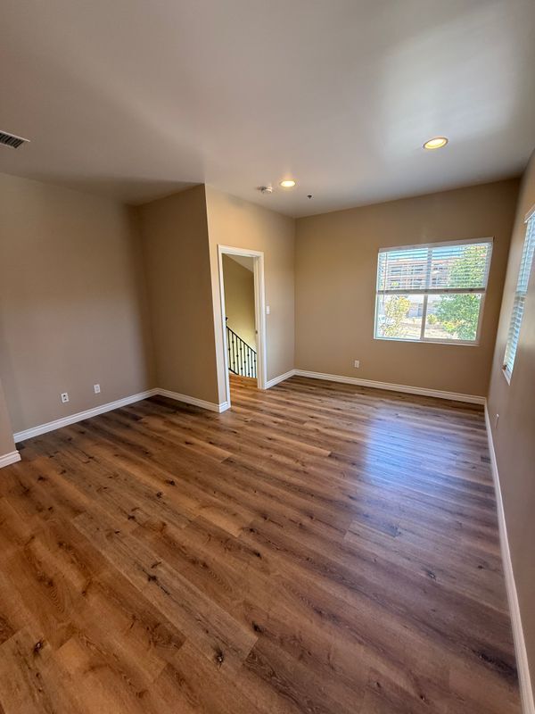 Building Photo - 1769 Los Feliz Dr