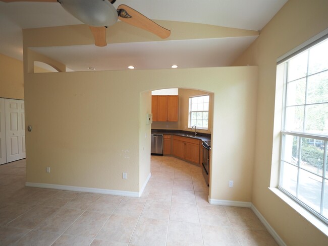 Building Photo - 408 Triano Cir