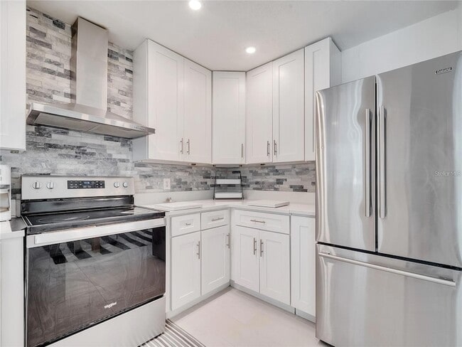 Building Photo - 4754 Lake Shore Dr