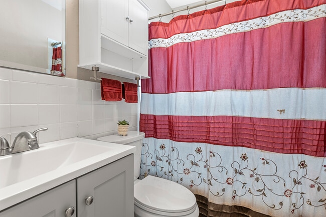 Building Photo - 6620-22 Wise Ave