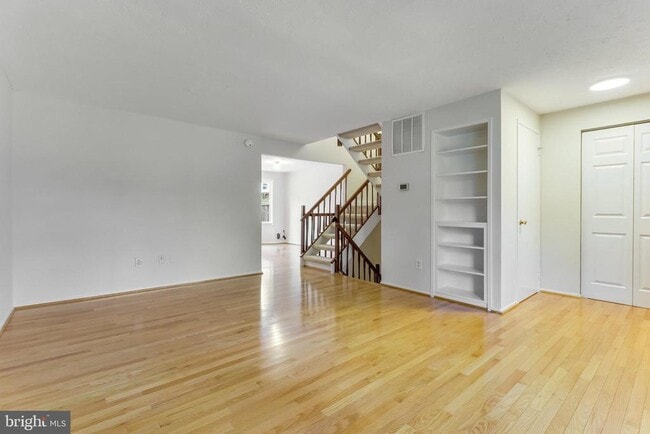 Building Photo - 141 W Annandale Rd
