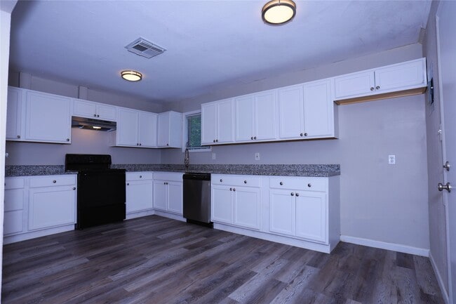 Building Photo - 130 Bennett Dr