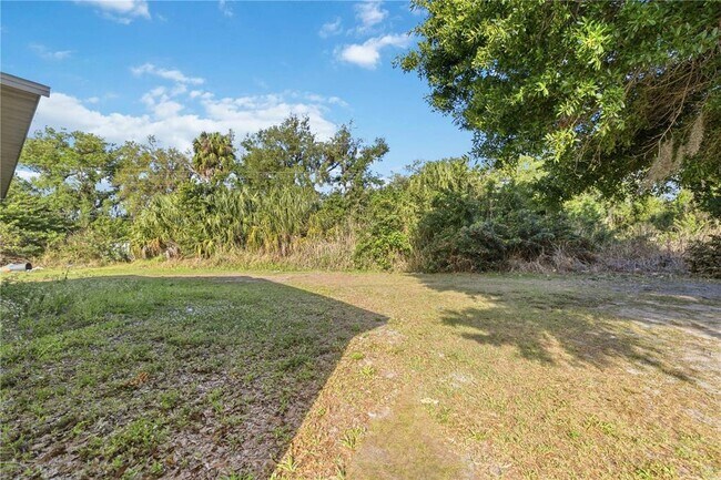 Building Photo - 2615 9th Ave Dr E